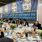 לכבוד החג: המתנה המיוחדת שקיבל שורד השבי מהרב הראשי של רוסיה