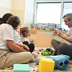 אשתו של שורד השבי עמרי מירן בסרטון ראשון: "שוב ביחד"