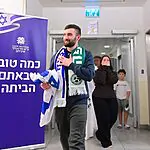 "מחשבות טובות": עשרות אלפים שרו למתן אנגרסט בסמי עופר