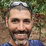 "אוהב אדם וטבע": תמיר אדר שנלחם עם חבריו מול מאות מחבלים