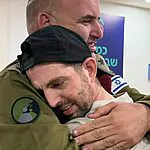 "אתה לא מבין כמה דיברתי עליך שם": המפגש המרגש בין אלקנה בוחבוט לאיש הלגו