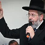 מסורת משפחתית: הרב לאו יחתן את נועה קירל – והשינוי של הרגע האחרון