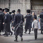 17 מיליון צפיות: ההורים של הילד חרדי סלסלו לו את הפאות – ושברו את הרשת