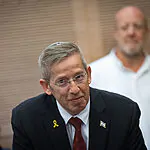 אחרי פרסום הנוסח: מזכיר הממשלה מסביר את חוק הגיוס