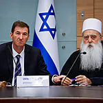 מנהיג הדרוזים מתגייס לטובת אחיו בסוריה: "הם כמו הנאצים – והעולם שותק"