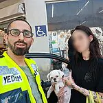 הכלבה נתקעה לאחר שלחצה על כפתור הנעילה של שלט הרכב: כך חולצה