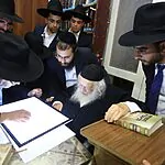 ביקור היסטורי בבית מרן הרב חיים קנייבסקי זצוק"ל: מכון עליה זכה לברכתו להמשך עשייה בקודש