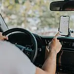 בלי לגעת בטלפון: השדרוג שיחסוך לכם זמן בכבישים – מגיע לאפליקציית הניווט