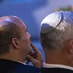 גנץ נחלץ לעזרת בנט וחושף צילומי מסך מהתכתבויות אחרות