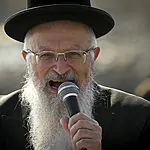 שיח של אחדות: הרב שמואל אליהו משבח את עיתון "הארץ"