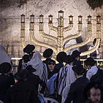 הסרטון ששבר את הרשת: ערביה תועדה מכבה חנוכיה – ועוררה סערה