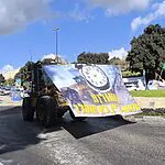 תושבים מהעוטף הגיעו לכנסת עם טרקטור ושעון שמכוון לשעה 06:29