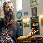 מרוק כבד – לספר הזוהר: בית הכנסת שמושך אמנים ופוסט-טראומטיים