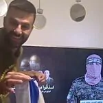 עם קולה, דגל ישראל וריקוד קטן: יוסף חדאד לועג לדובר החדש של חמאס