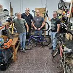 האיש שחילק לאלפי ילדים אופניים במתנה: "כיף לעשות דברים טובים"