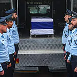 אמו של רן גואילי בהלוויתו: "אתה חסר לי כל שנייה"