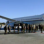 המטוס המסתורי של צבא ארה"ב שנחת בירדן – וההערכות: זה האיש שהגיע לישראל