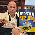 מרגש: צביקה מור שימש כסנדק – והחזיק תמונה שהרעידה לבבות