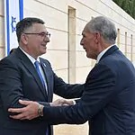 "אמריקה הלטינית עוברת שינוי פוליטי משמעותי": המפגש החם בין הנשיא לגדעון סער
