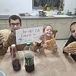 הילד בן ה־10 מאריאל ששמע על הפלאפל של דוגו – והחליט לעשות מעשה