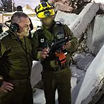 טראמפ מהדהד קריאה לשינוי המשטר בטהרן – וההיערכות בעורף