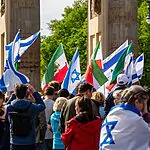האיראנים שמניפים דגל ישראל: המכתב החריג שנשלח לנתניהו