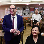 בערב ט"ו בשבט: הנכד ה-15 נולד לשר לשעבר שי פירון