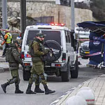 מחסום המנהרות: כוחות צה"ל פתחו במרדף אחר המחבל שדרס שוטר