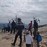עם טוריה ונשק: המפונים נטעו עצי זית ביישוב המתחדש