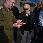 בגיל 102 האלוף סגר מעגל וחזר למפעל שבו הכל התחיל