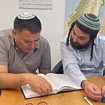 בלימוד תורה אין אופוזיציה וקואליציה: חברי הכנסת סוכות וביטון בחברותא