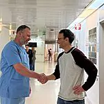 אחרי ניתוח מורכב לשחזור הכתף: המטופל והמנתח באתגר משותף