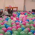 עיר שלמה התעוררה ל-2,000 בלונים – זו הסיבה