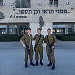 נפצעו בקרב – וחזרו לפקד: שלושת לוחמי המילואים שסיימו קורס קצינים