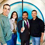 "מביא לנו מזל": מזוזה נקבעה בבית המפורסם ביותר במדינה | צפו בתיעוד