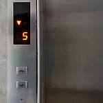 פסק חדש בזמן מלחמה: כך מותר להשתמש במעלית בשבת