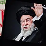 המשטר האיראני הולך ומתמוטט: מחלוקת פנימית על מינוי היורש לחמינאי