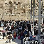 לאחר 40 יום של הגבלות: הכותל המערבי שב לפעילות מלאה