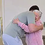 "את סבתא רבתא שלי": הקשר המיוחד בין האם השכולה למ"פ שנפצע בעזה