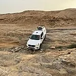 בלב המדבר וללא טיפת מים: בני המשפחה איבדו את הדרך – וחולצו בשלום