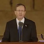 עוד מדברי הנשיא הרצוג: "אנו עומדים באתגר המלחמה בצורה מפעימה – ונמשיך לעמוד בו בנחישות ובעוצמה"