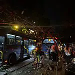 צוותי מד״א פינו לבית החולים ארבעה פצועים מהתאונה בתל אביב