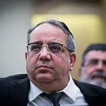 שדרן הרדיו יגאל גואטה הודיע כי לאחר שמונה שנים התוכנית ״גואטה בשישי״ יורדת מהאוויר