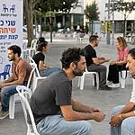 שני כיסאות, שעה אחת, אפס זרים: המיזם שמציע דרך פשוטה לציין את יום האחדות