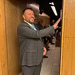 שר המורשת, עמיחי אליהו, קבע מזוזה במרכז המבקרים החדש ליד מערת המכפלה בחברון, והתייחס להשקעות באתרי המורשת ביהודה ושומרון