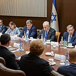 ראש הממשלה בנימין נתניהו נפגש אחר הצהריים עם הנציב העליון של ״מועצת השלום״ לעזה, ניקולאי מלאדנוב וצוותו
