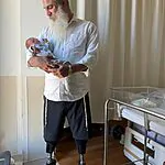 פחות משנה לאחר שנפצע קשה בפיצוץ מוקש בדרום סוריה: הרב לירז זעירא חבק בן שישי