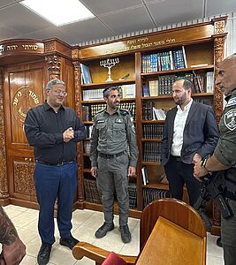 מצדיעים ללוחמים החרדים: השר לביטחון לאומי ופיקוד מג"ב ביקרו אתמול את לוחמי פלוגת 'אבנט' החרדית הפועלת בעוטף ירושלים