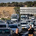 עדכון תנועה: כבישים 6, 444, 1, 4 ו-25 חסומים בחלק מהמקטעים בעקבות מחאות. תנועת הרכבות באזור גנות הופסקה