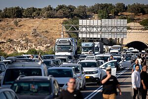 עדכון תנועה: כבישים 6, 444, 1, 4 ו-25 חסומים בחלק מהמקטעים בעקבות מחאות. תנועת הרכבות באזור גנות הופסקה